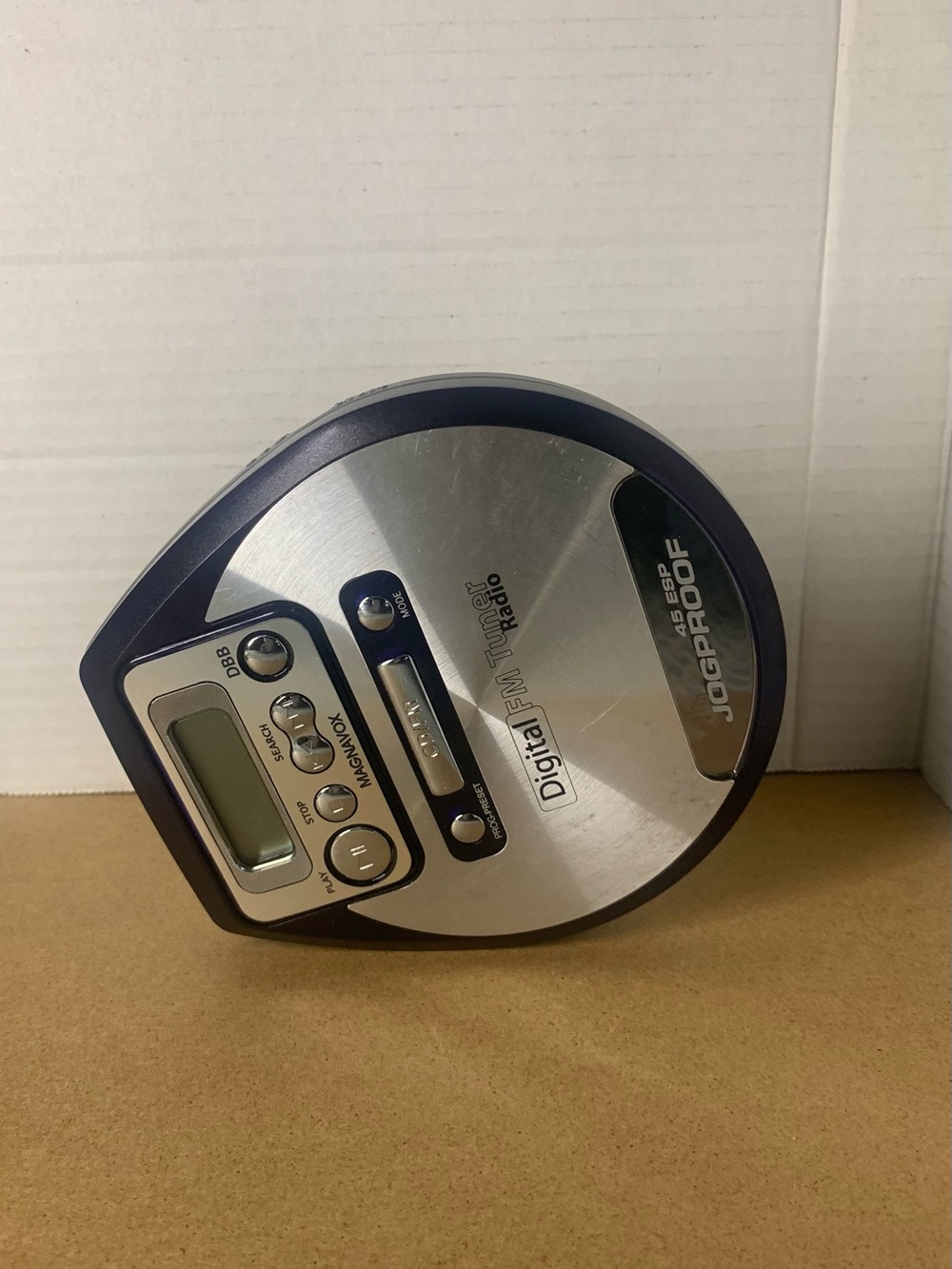 Magnavox (MPC421) Jogproof Portable Cd Player w/ Digital FM Tunner Radio Stereo.